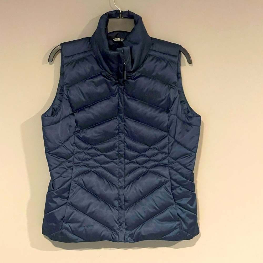 NWOT women’s North Face size M color navy blue 550